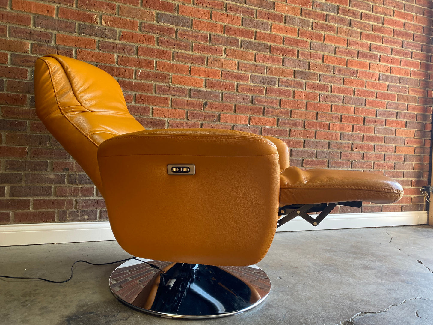 New!   Gino 31" Wide Genuine Leather Power Ergonomic Recliner